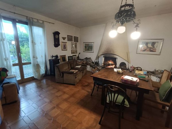 casa semindipendente in vendita a Foligno in zona Camino