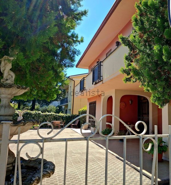 casa indipendente in vendita a Foligno in zona Sant'Eraclio