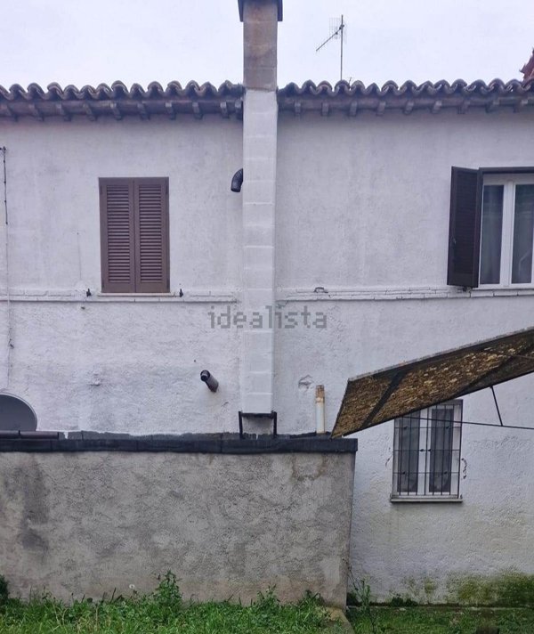 casa indipendente in vendita a Foligno in zona Scafali