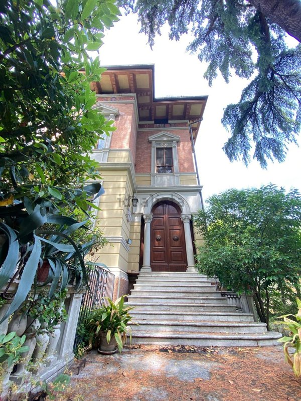 casa indipendente in vendita a Foligno in zona Camino