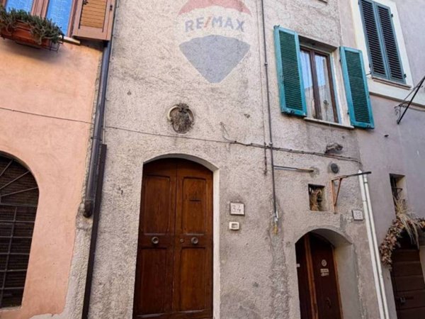 casa indipendente in vendita a Foligno