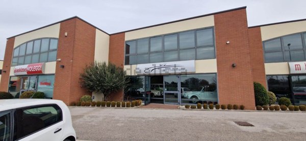 ufficio in vendita a Foligno
