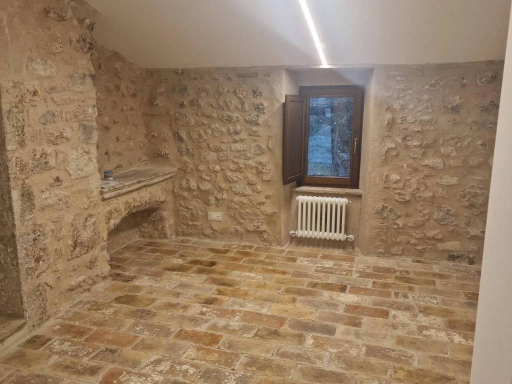 appartamento in vendita a Foligno in zona Rasiglia