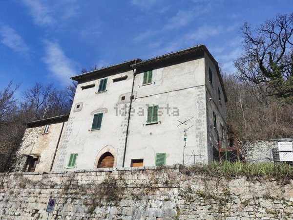 casa indipendente in vendita a Foligno in zona Rasiglia