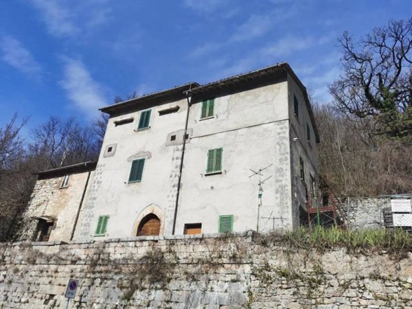 casa indipendente in vendita a Foligno in zona Carpello
