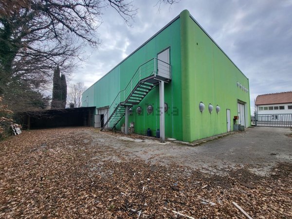 locale di sgombero in vendita a Foligno