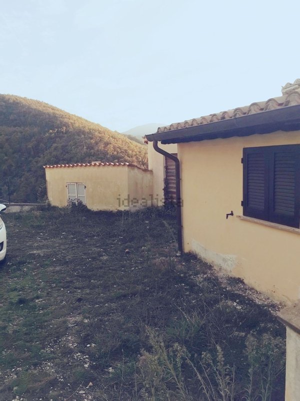 casa indipendente in vendita a Foligno