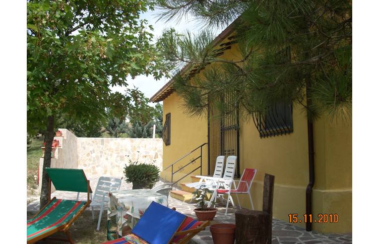 casa indipendente in vendita a Foligno in zona Colfiorito