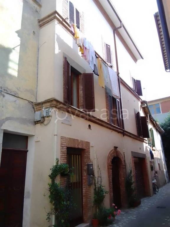 casa indipendente in vendita a Foligno