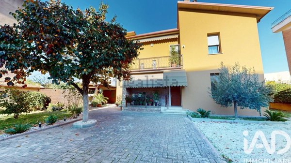 casa indipendente in vendita a Foligno