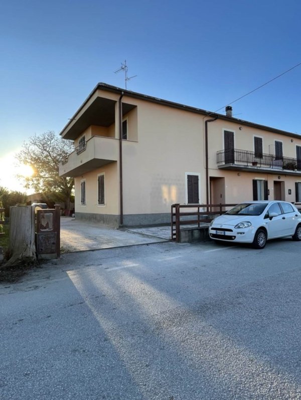 casa indipendente in vendita a Foligno in zona Budino