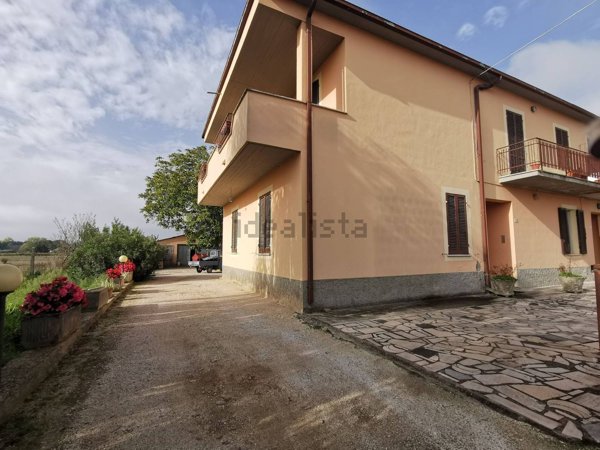 casa indipendente in vendita a Foligno in zona Budino