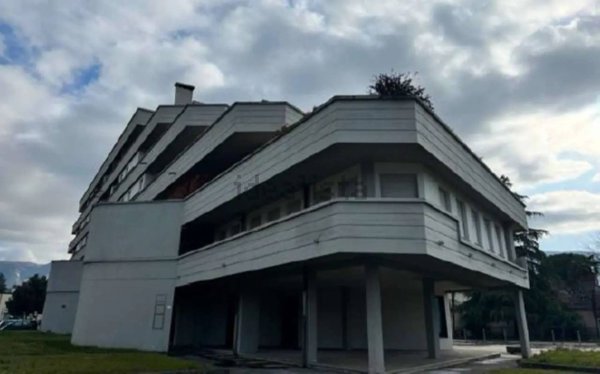 locale di sgombero in vendita a Foligno