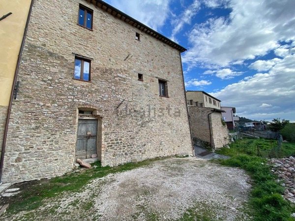 appartamento in vendita a Foligno in zona Ravignano