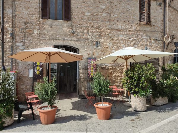 negozio in vendita a Foligno