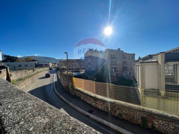 negozio in vendita a Foligno