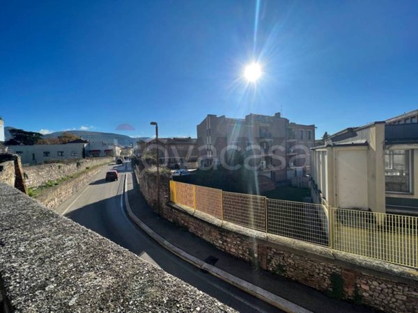 negozio in vendita a Foligno