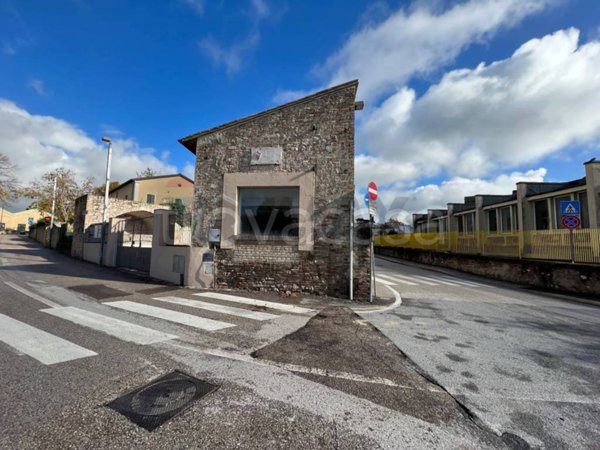 negozio in vendita a Foligno