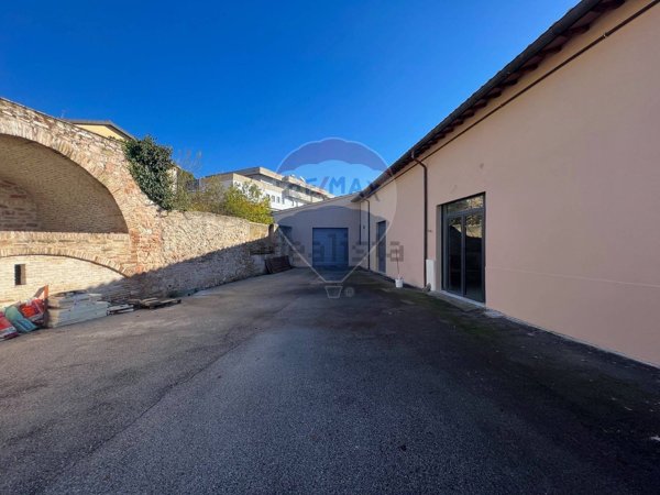 ufficio in vendita a Foligno