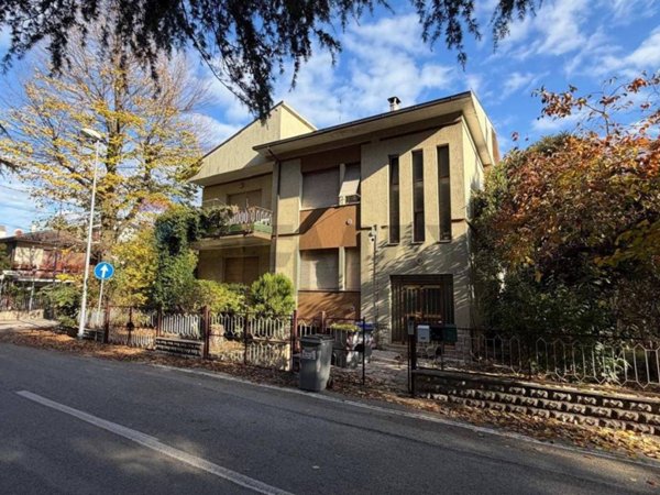 casa indipendente in vendita a Foligno in zona Paciana