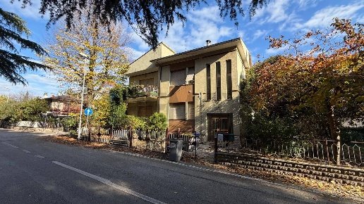 casa indipendente in vendita a Foligno in zona Paciana
