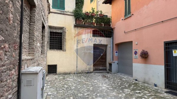 negozio in vendita a Foligno