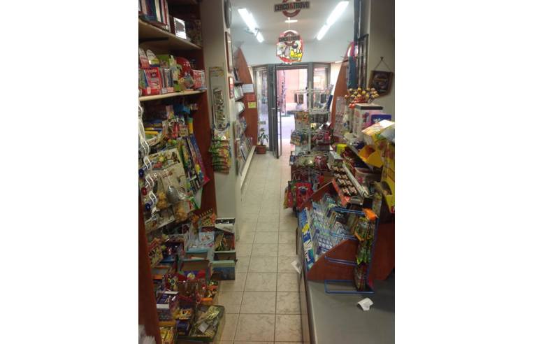 negozio in vendita a Foligno