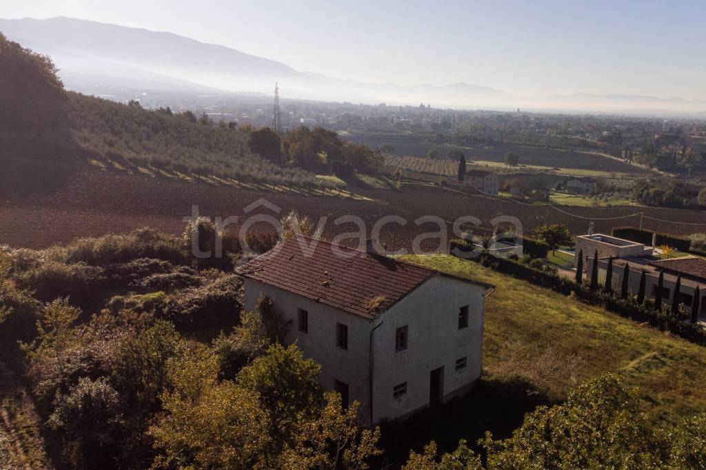 casa indipendente in vendita a Foligno