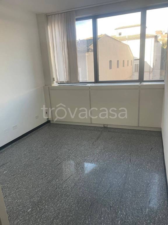 ufficio in vendita a Foligno