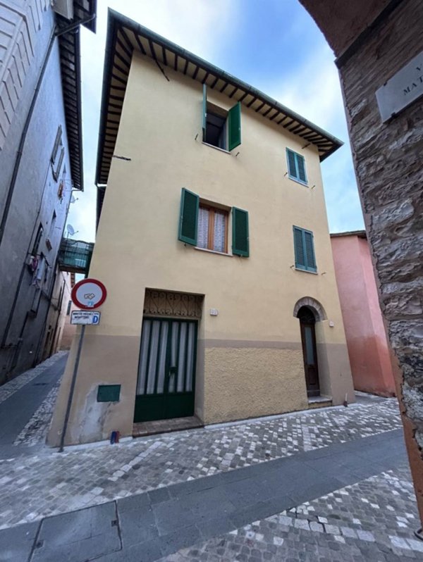 casa indipendente in vendita a Foligno