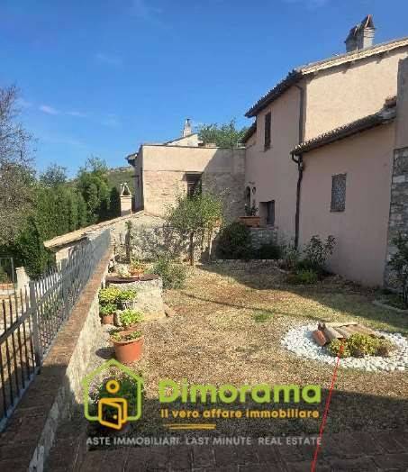 appartamento in vendita a Foligno in zona Roviglieto