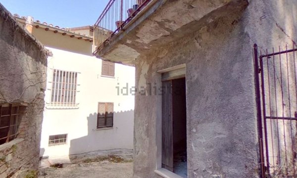 appartamento in vendita a Foligno in zona Colfiorito