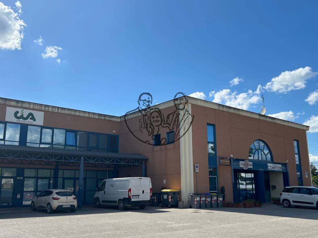 ufficio in vendita a Foligno in zona Sant'Eraclio