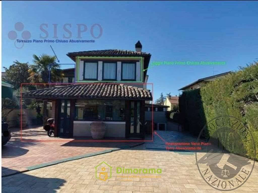 casa indipendente in vendita a Foligno