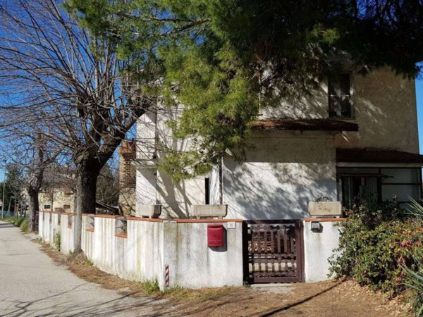 casa indipendente in vendita a Foligno in zona Maceratola