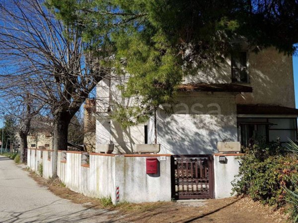 casa indipendente in vendita a Foligno