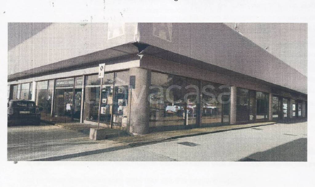 negozio in vendita a Foligno in zona Paciana