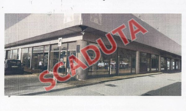 negozio in vendita a Foligno in zona Paciana