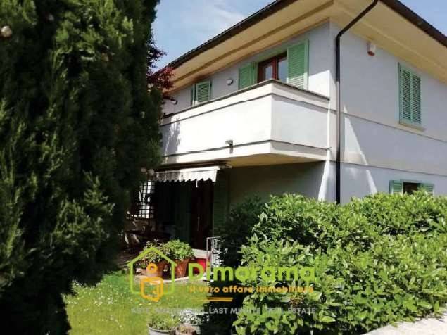 casa indipendente in vendita a Foligno