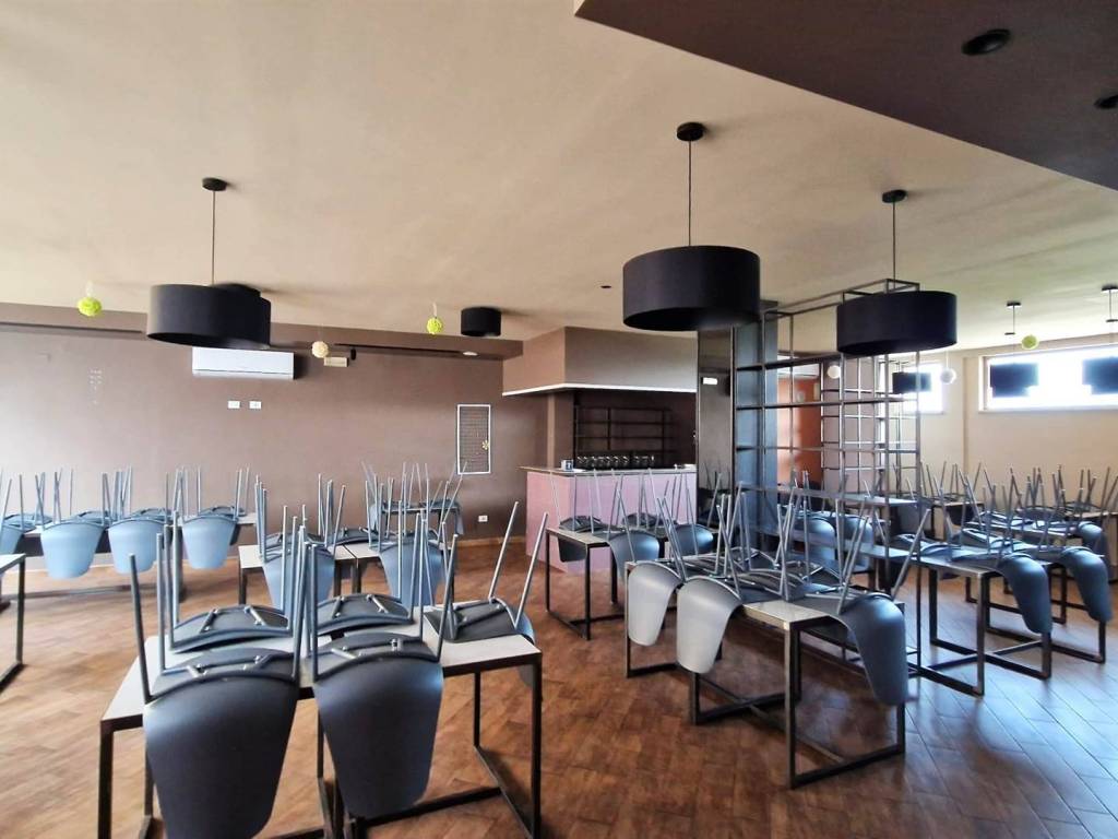 negozio in vendita a Foligno in zona Budino