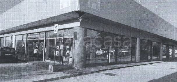 negozio in vendita a Foligno