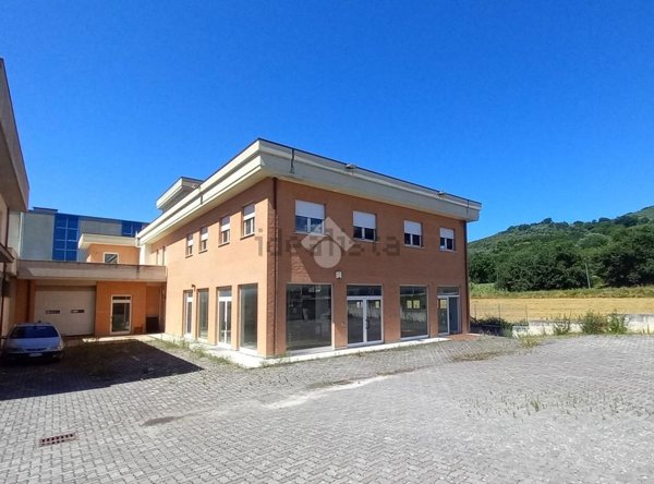 capannone in vendita a Foligno in zona San Giovanni Profiamma