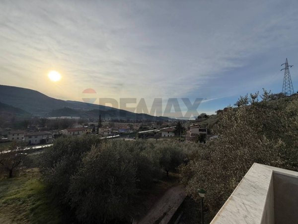 casa indipendente in vendita a Foligno in zona Camino