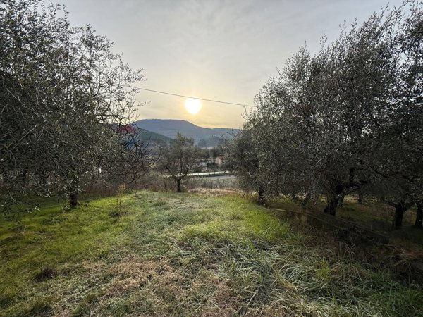 casa indipendente in vendita a Foligno in zona Camino