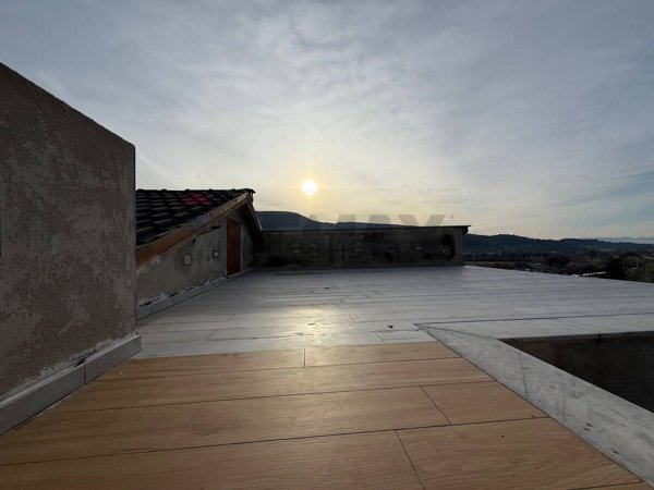 casa indipendente in vendita a Foligno in zona Camino