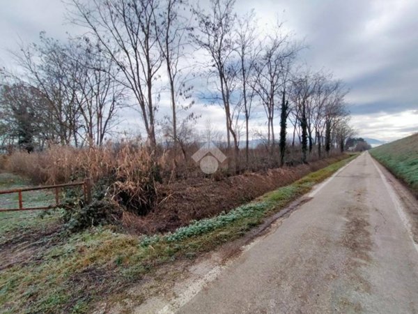 terreno agricolo in vendita a Foligno in zona Paciana