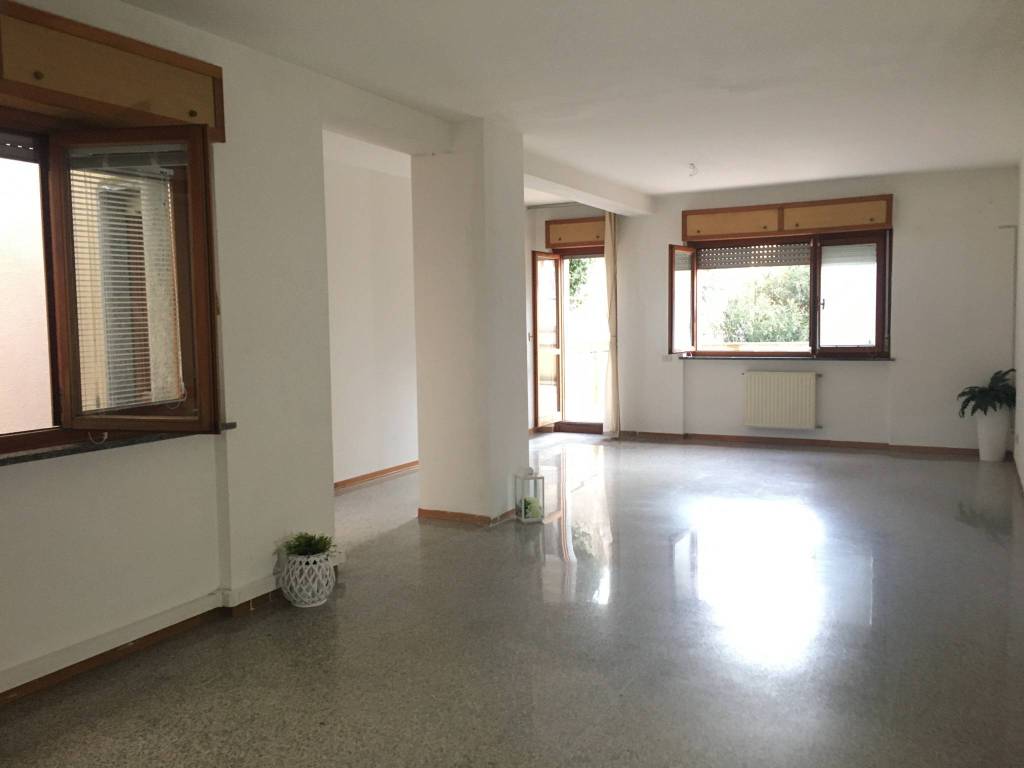 ufficio in vendita a Foligno