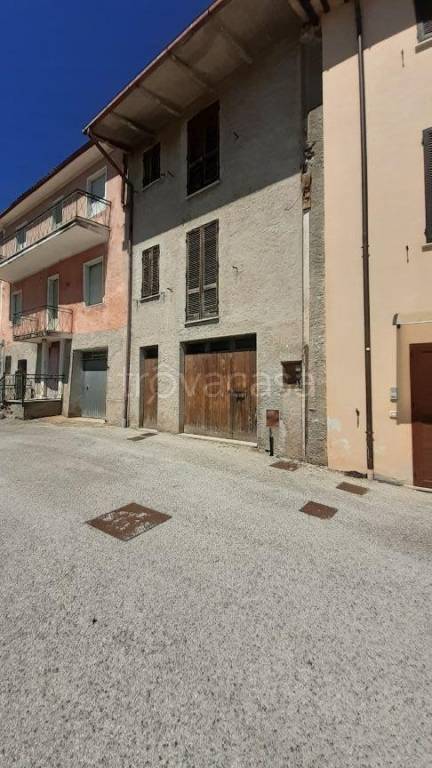 casa indipendente in vendita a Foligno in zona Annifo