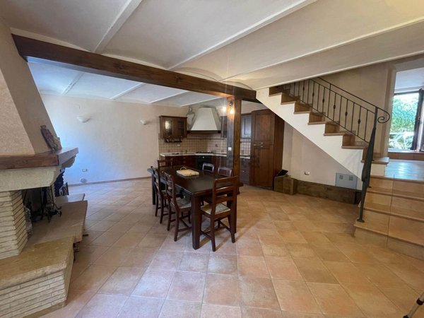 appartamento in vendita a Foligno in zona Camino