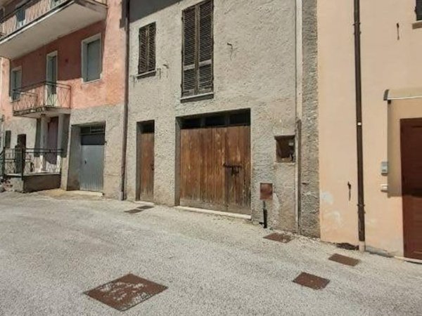 casa indipendente in vendita a Foligno in zona Colfiorito